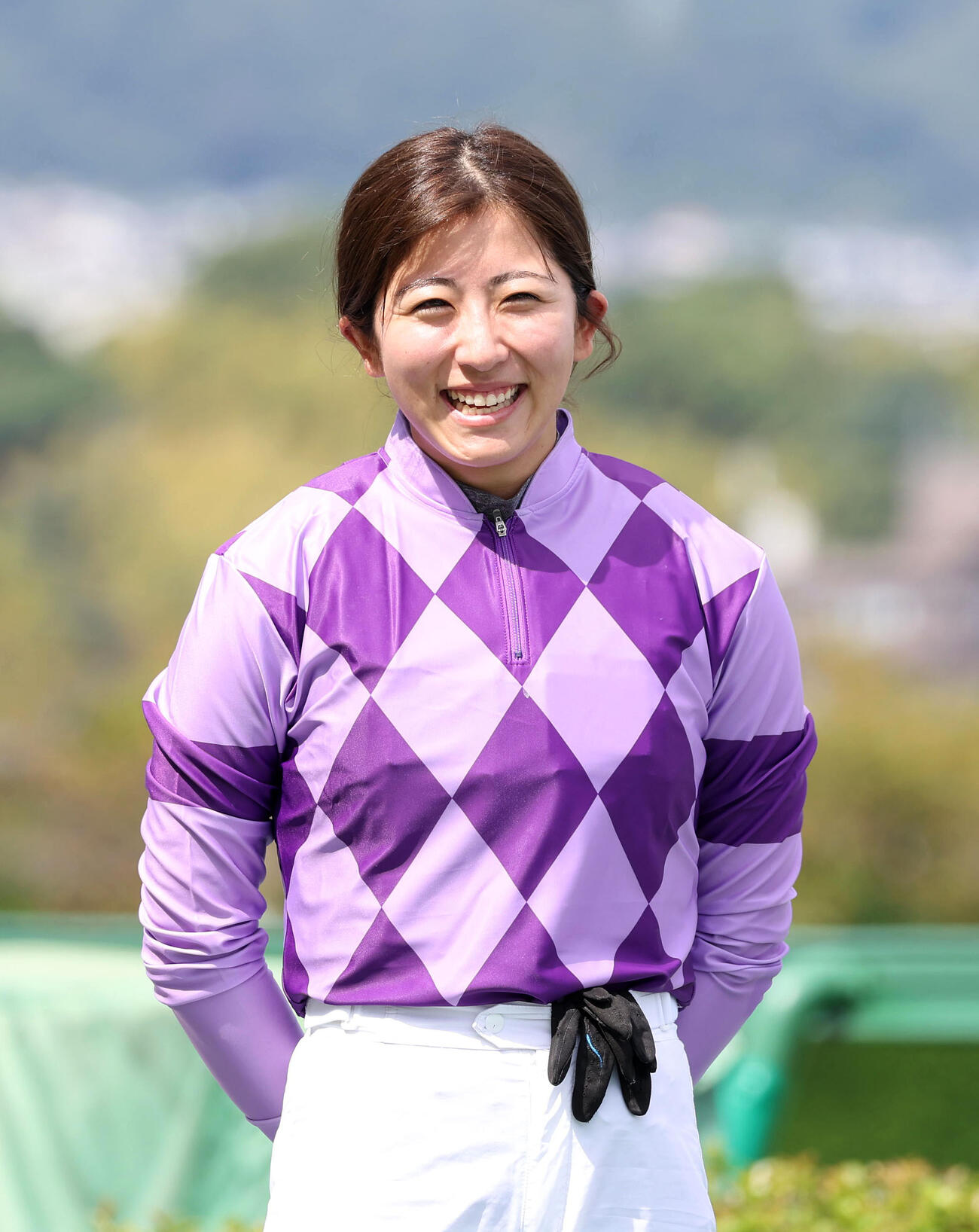 ジュウリョクピエロでJRA99勝目を挙げ笑顔の今村聖奈騎手（25年9月28日撮影）