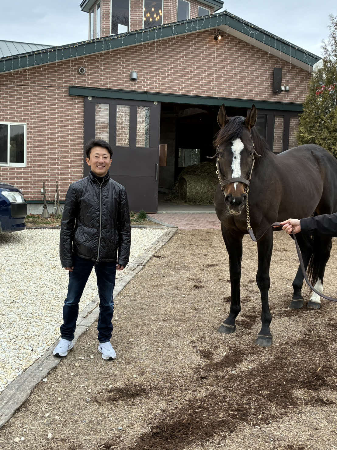 石神深一騎手から引退報告を受けたオジュウチョウサン（写真提供・和田正一郎氏）