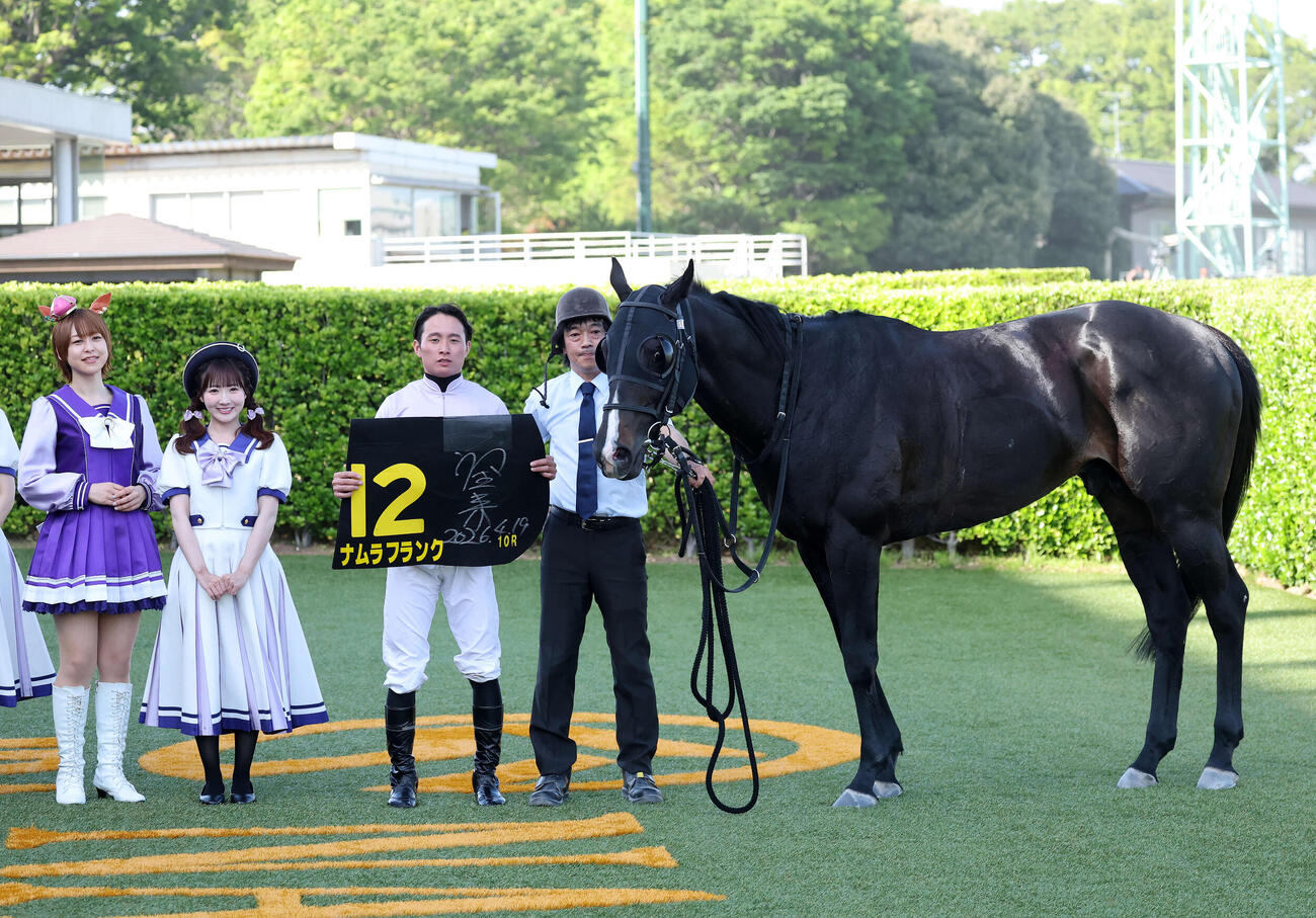 中山10R　京葉Sを制したナムラフランクと岩田望来騎手（撮影・鈴木正人）　