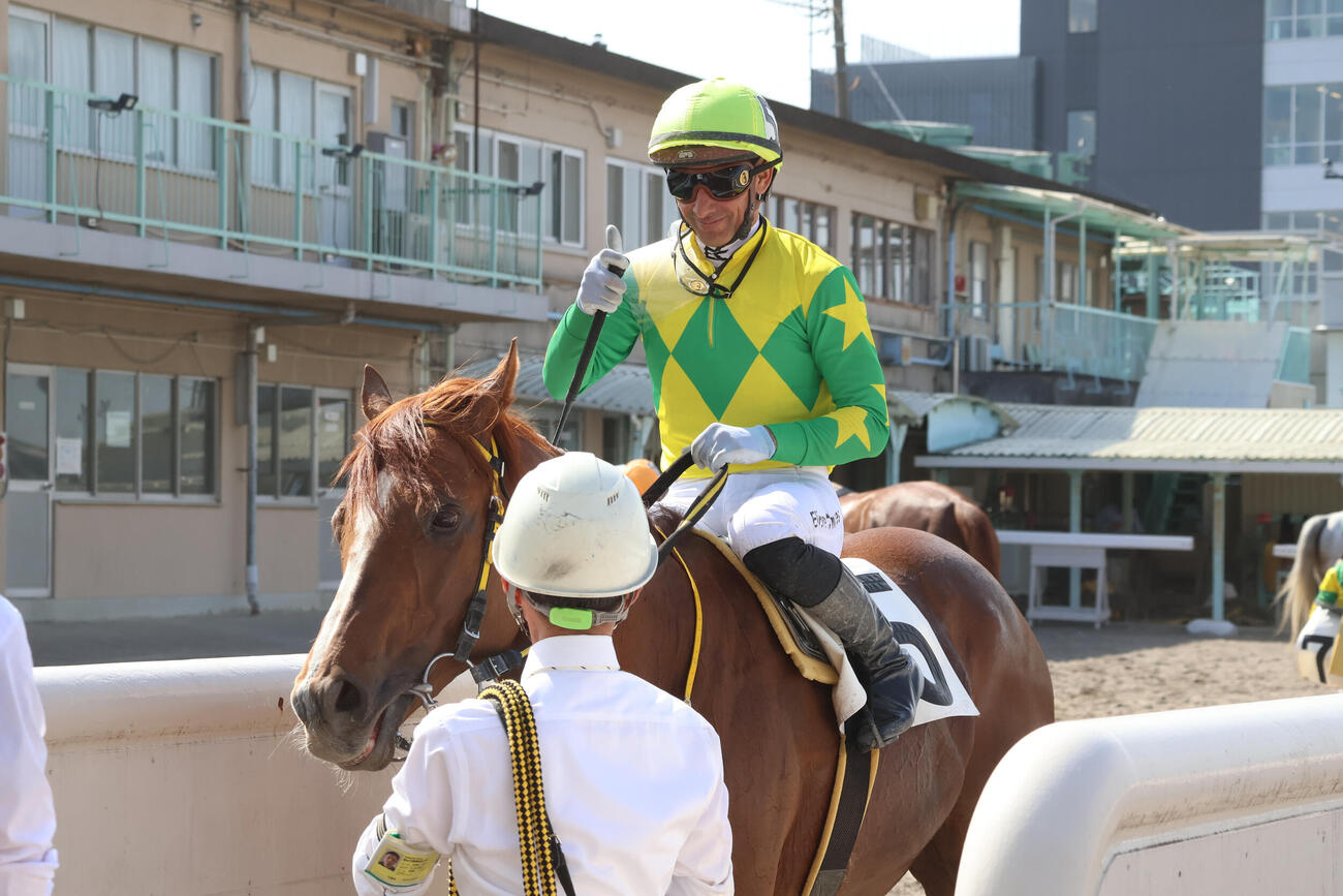 浦和5Rをヨルデモアーサーで制し来日初勝利のシャベス騎手