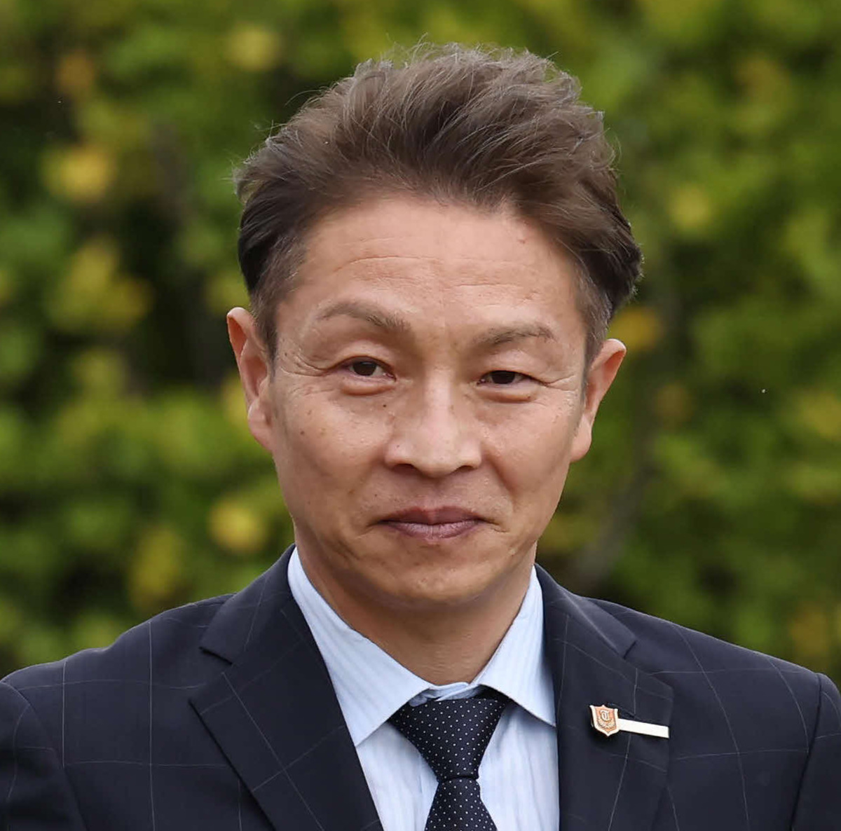 角田晃一調教師（2025年撮影）