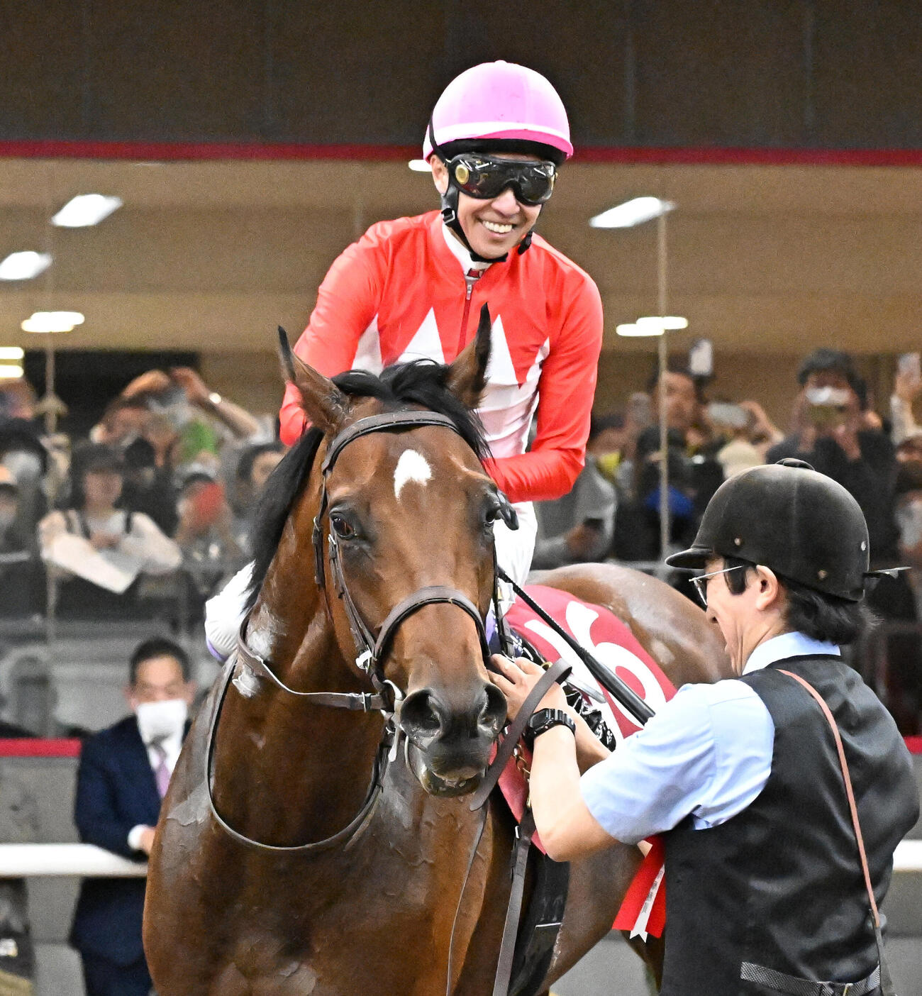 東京11R、テレビ東京杯青葉賞を、ゴーイントゥスカイで制し、鞍上で喜ぶ武豊騎手（撮影・千葉一成）（撮影・千葉一成）