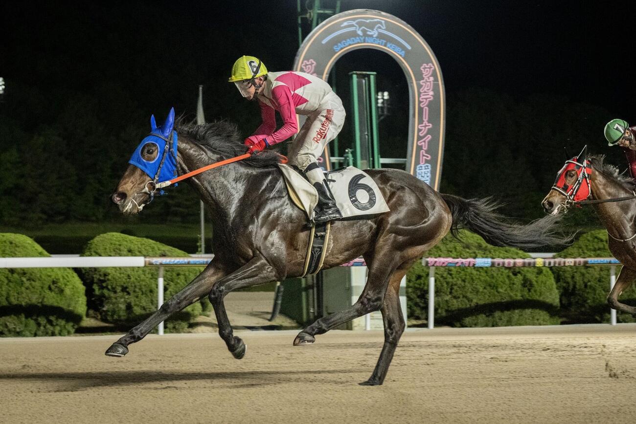 佐賀11Rで国内競馬史上最年長での2000勝を達成した長田進仁騎手（C）佐賀県競馬組合