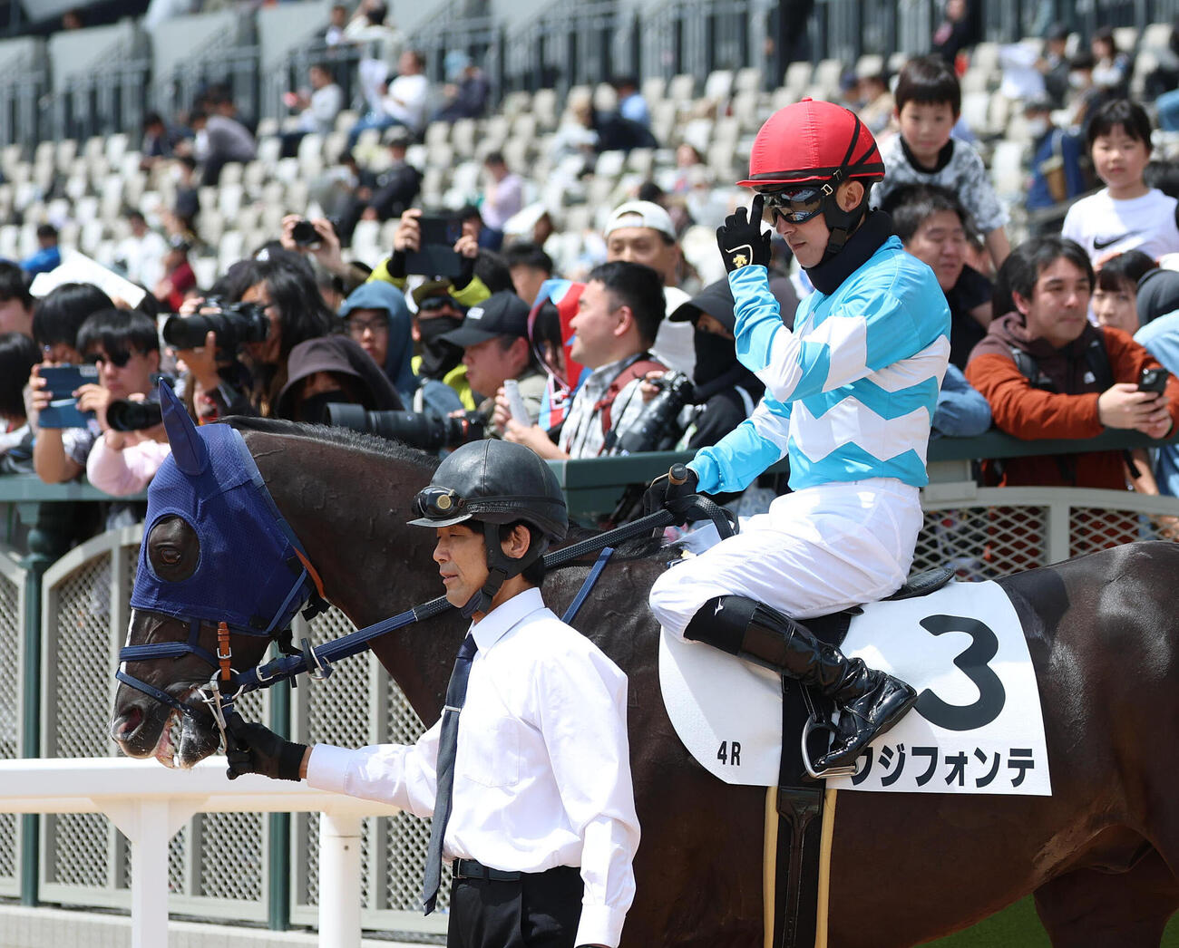 馬場入りする京都4Rが引退レースとなる石神深一騎手