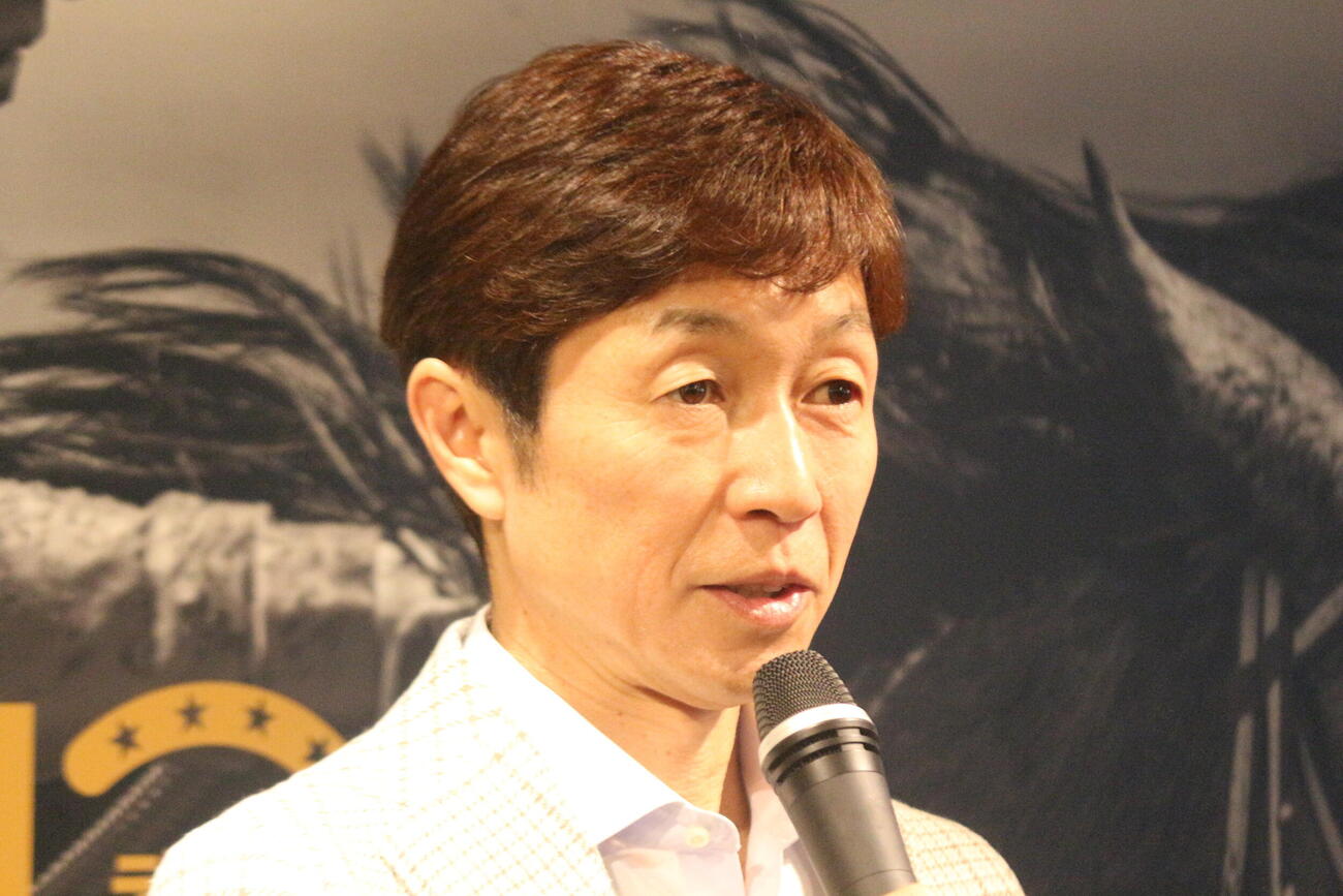 あいさつする武豊騎手