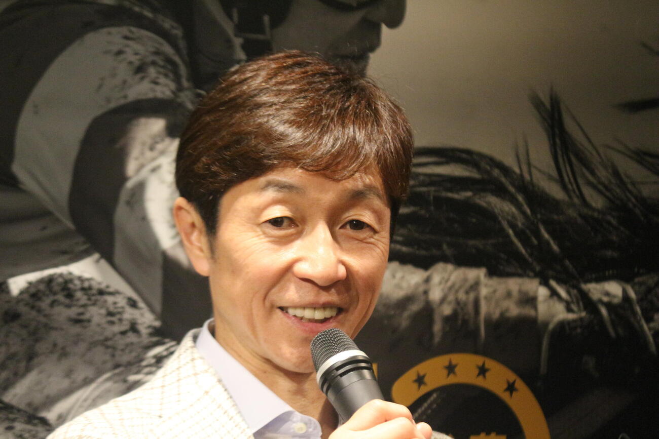 あいさつする武豊騎手