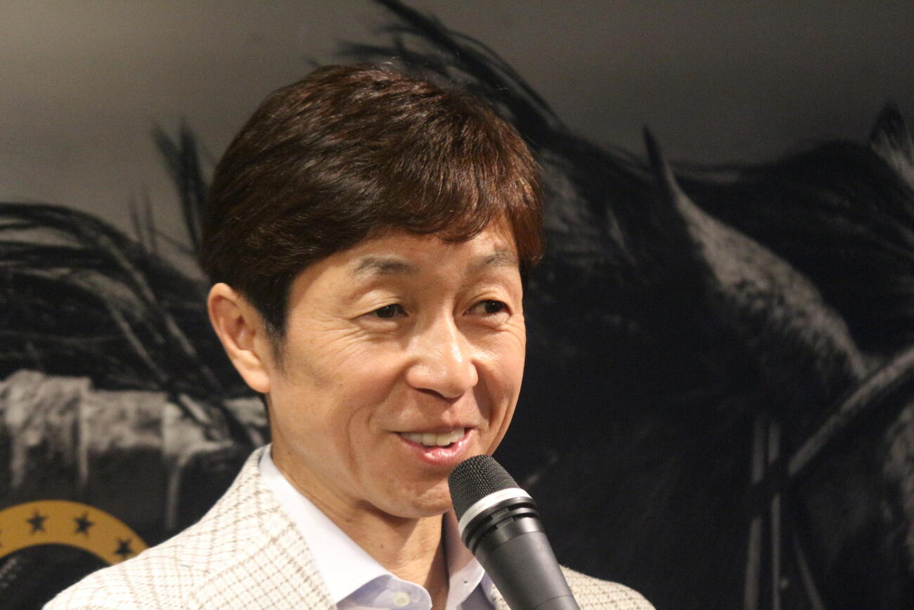あいさつする武豊騎手