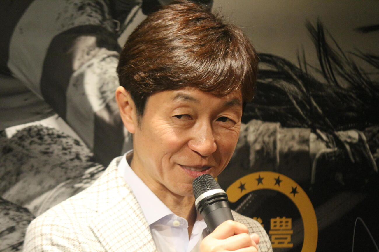 あいさつする武豊騎手