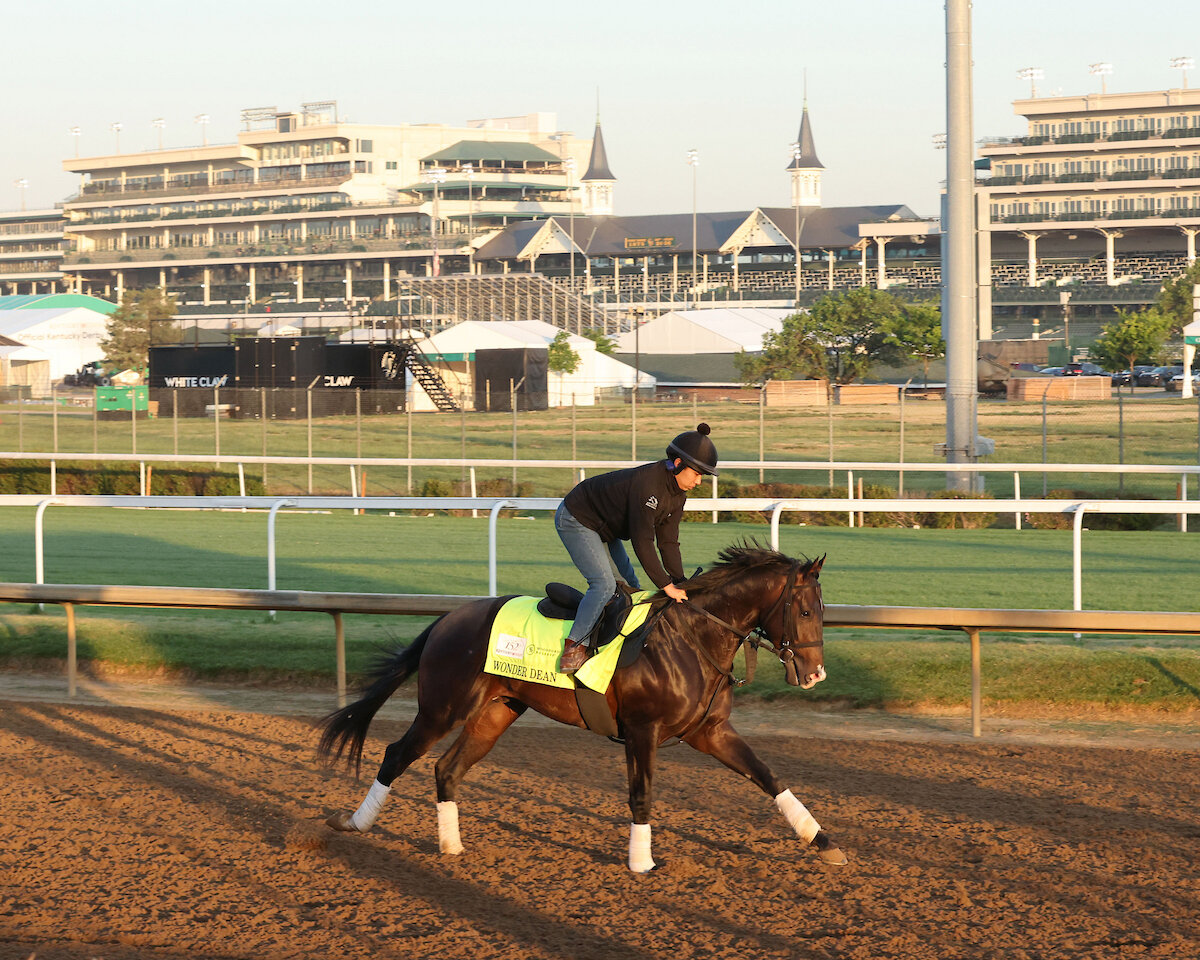 チャーチルダウンズ競馬場で調整するワンダーディーン（C）COADY MEDIA