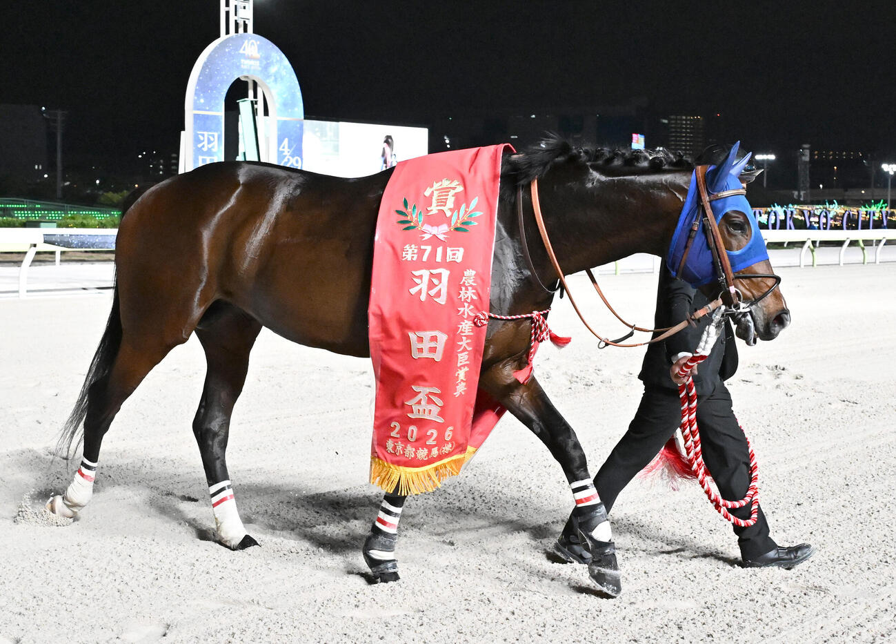 羽田盃を制した戸崎圭太騎手で制したフィンガー（撮影・千葉一成）=2026年4月29日午後8時21分