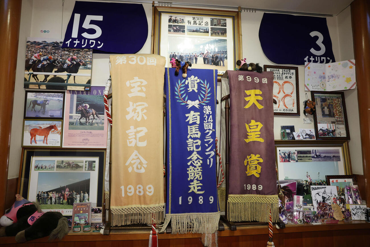穴守稲荷神社にあるイナリワンのご縁品（撮影・宮地輝）