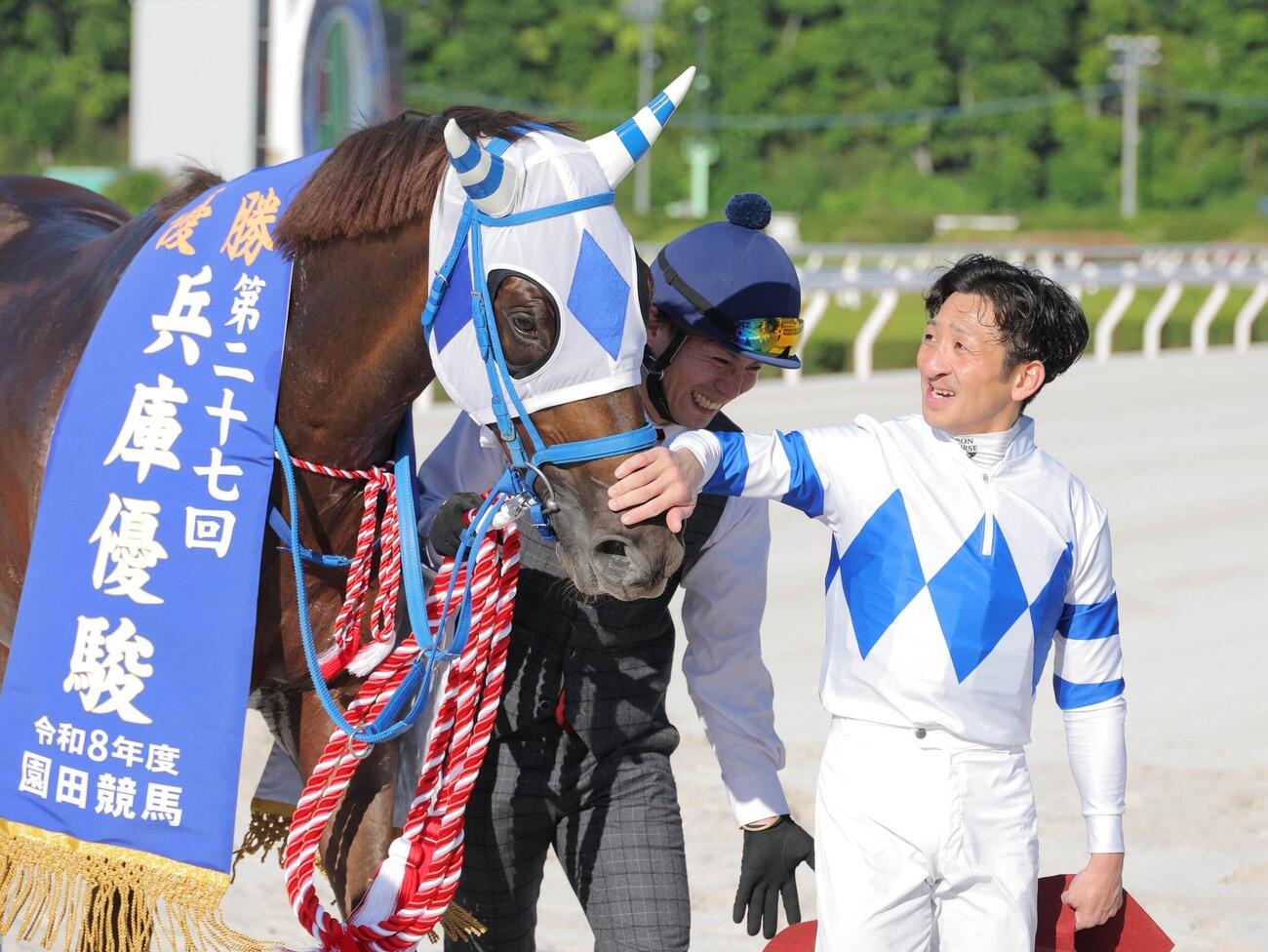 兵庫優駿を制したゴッドフェンサーと吉村智洋騎手