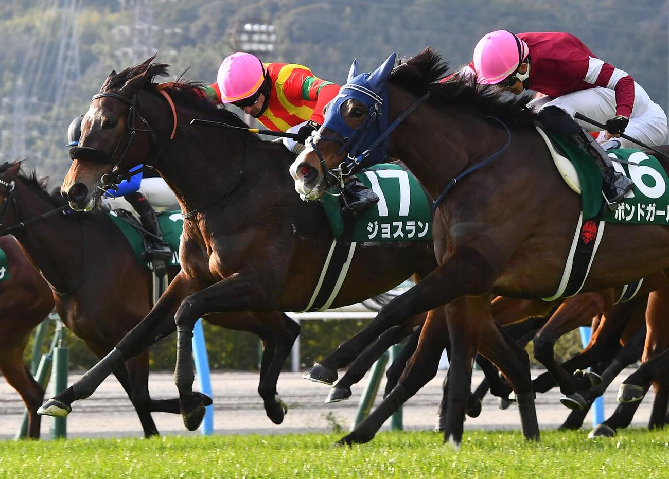 小倉牝馬Sを制したジョスラン（左）（2026年1月撮影）