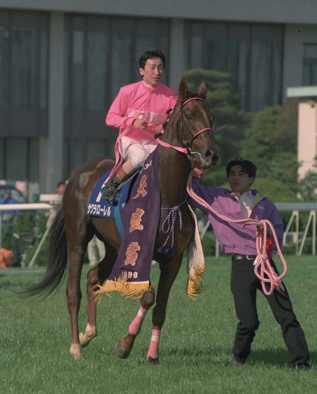 1996年4月、天皇賞・春を制したサクラローレルと横山典弘騎手