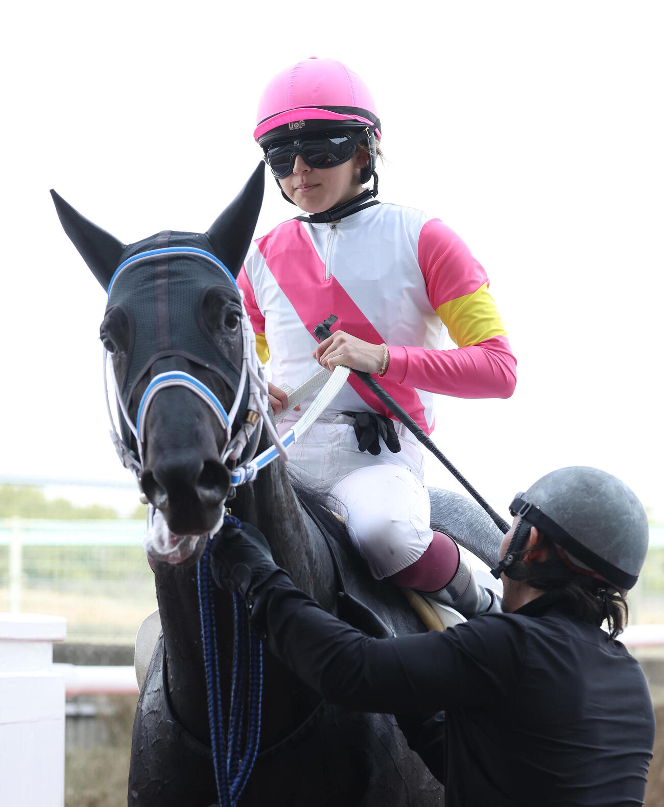 23年3月、モックモックで3歳1勝クラスを制して引き揚げる今村聖奈騎手