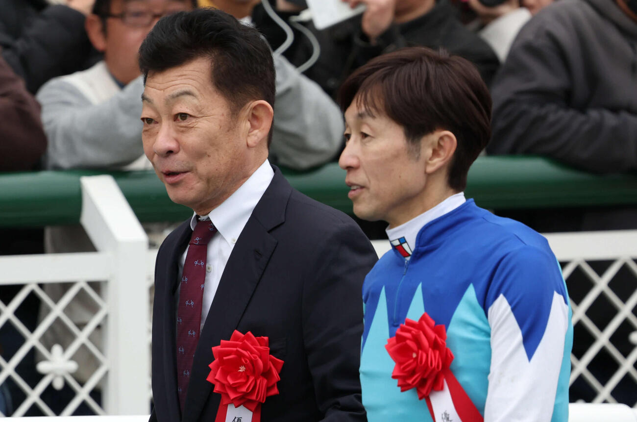 友道康夫師（左）と武豊騎手（2026年3月撮影）
