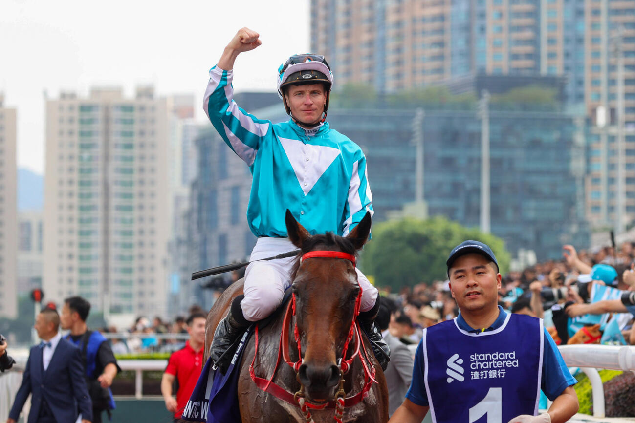 チャンピオンズ＆チャターCを制したロマンチックウォリアー（C）The　Hong　Kong　Jockey　Club