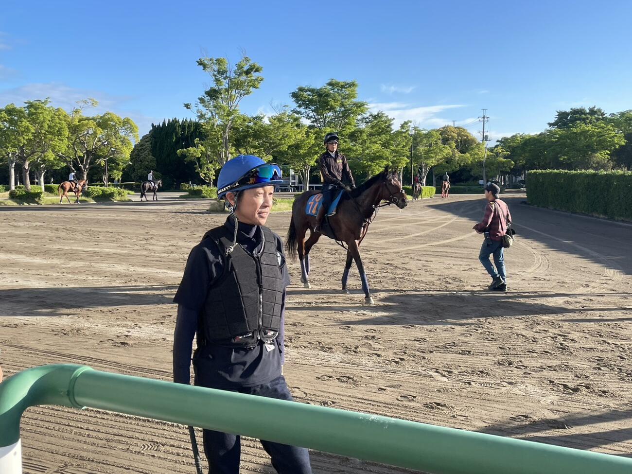 ダービーウイークの木曜朝、美浦トレセンに現れた武豊騎手（撮影・深田雄智）
