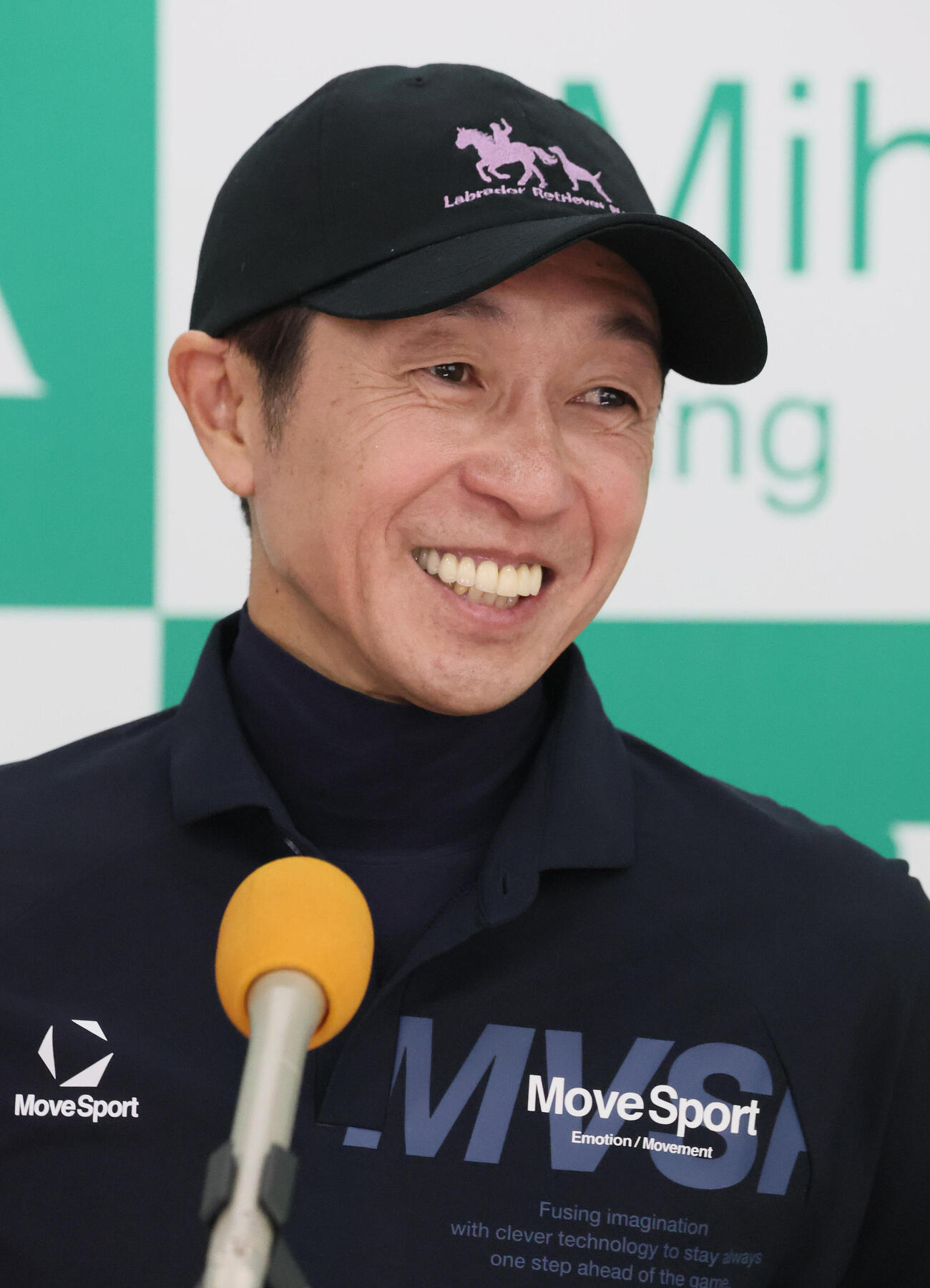 ゴーイントゥスカイの最終追い切りを終えて記者会見する武豊騎手（撮影・丹羽敏通）