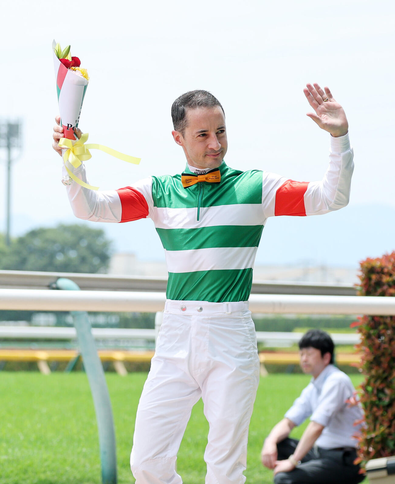 ダービージョッキー紹介に臨むC・ルメール騎手（撮影・鈴木正人）
