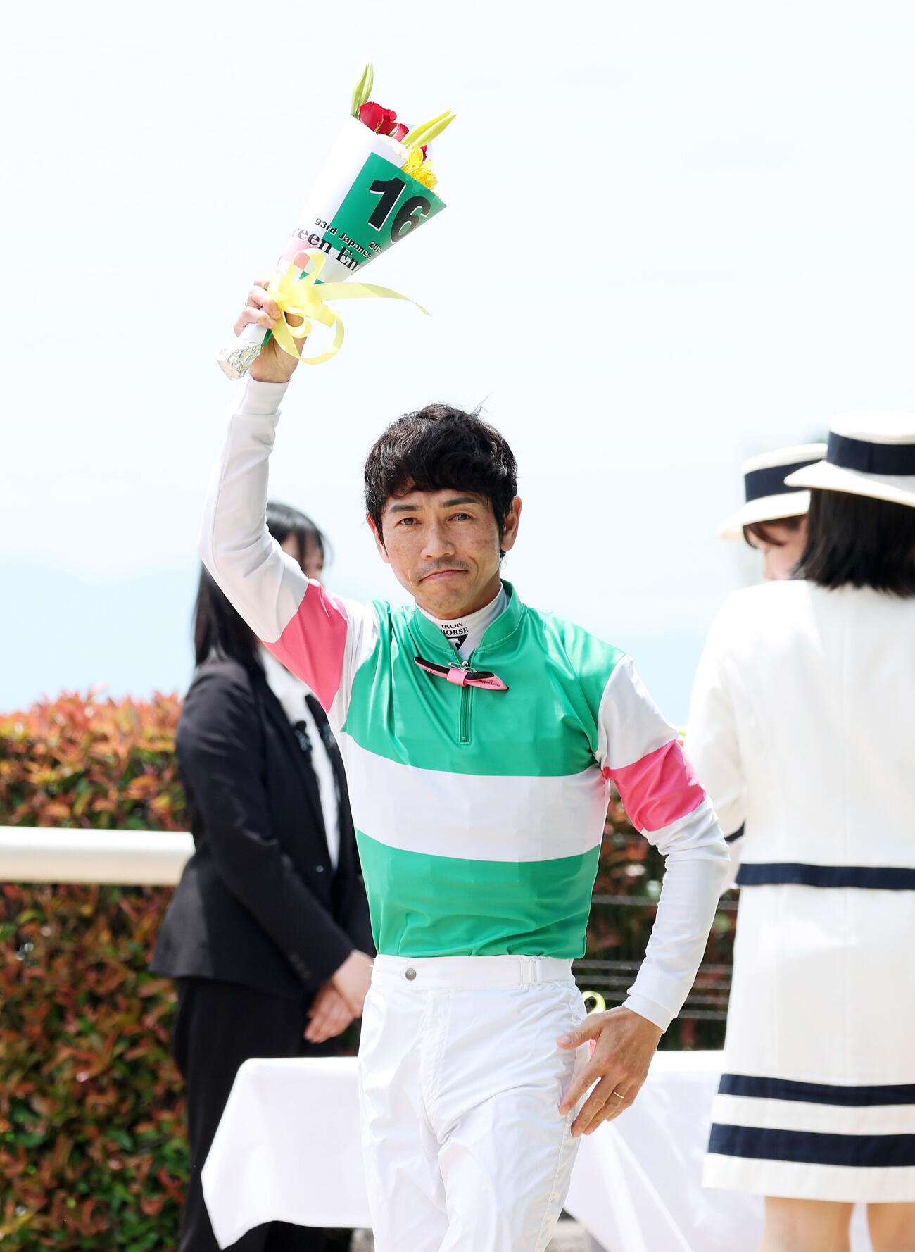 ダービージョッキー紹介に臨む戸崎圭太騎手（撮影・鈴木正人）