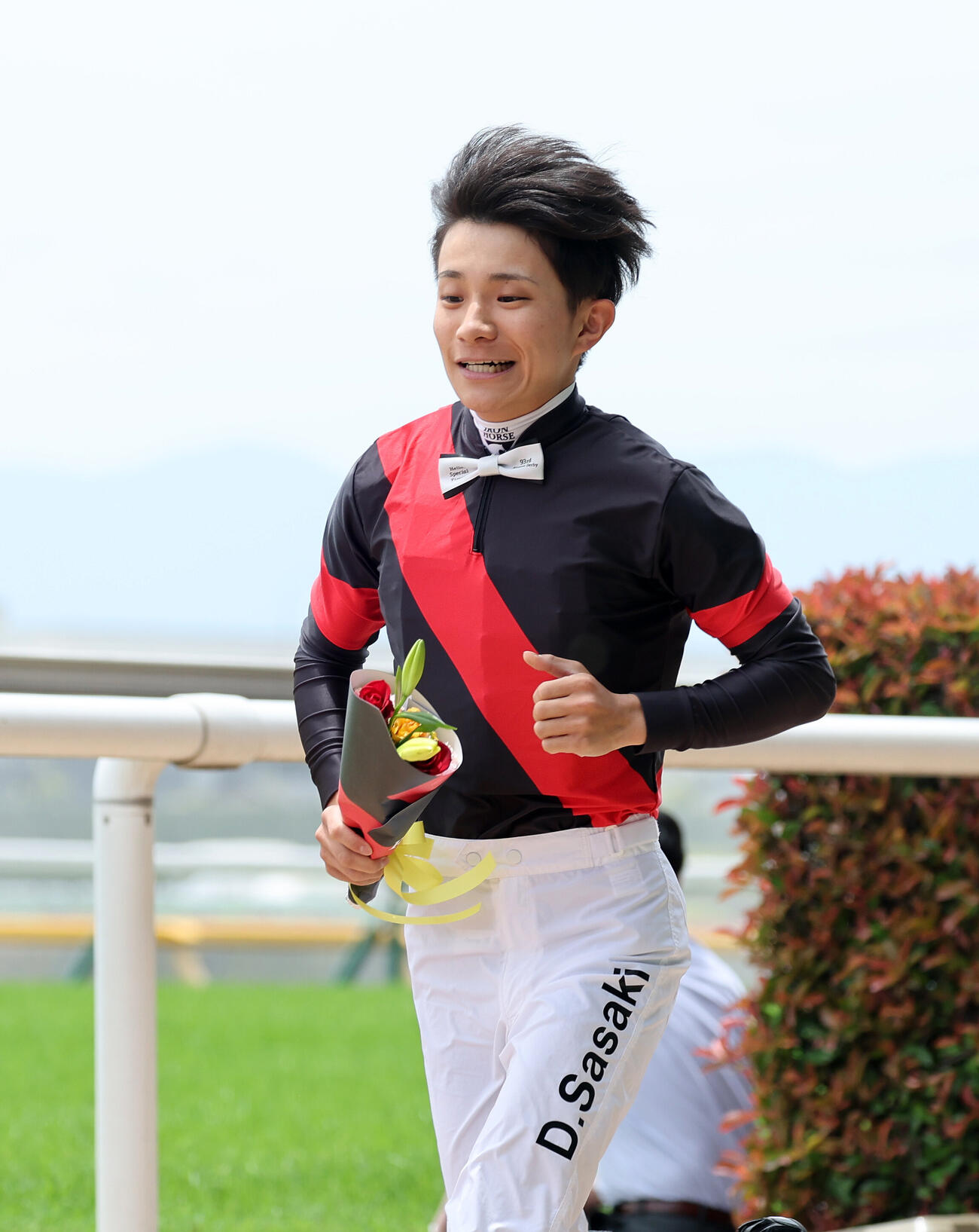 ダービージョッキー紹介に臨む佐々木大輔騎手（撮影・鈴木正人）