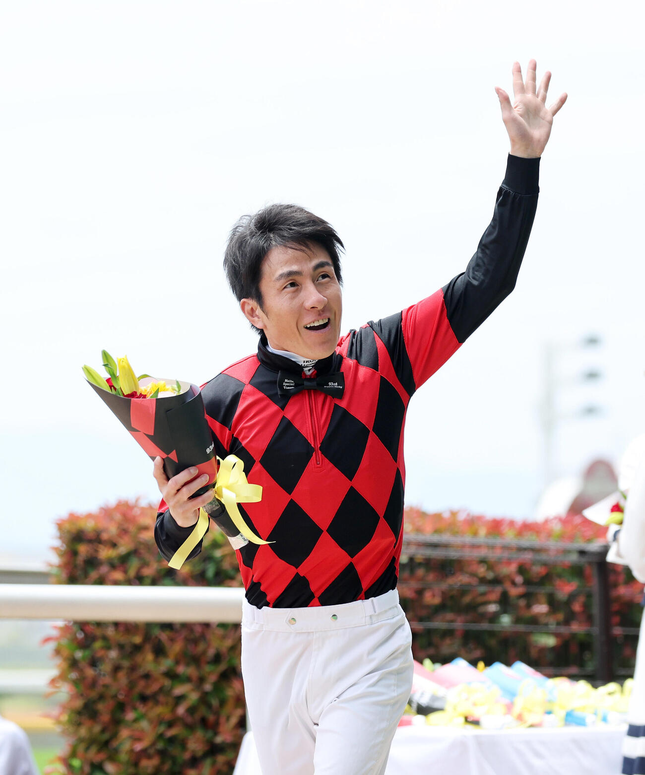 ダービージョッキー紹介に臨む丹内祐次騎手（撮影・鈴木正人）