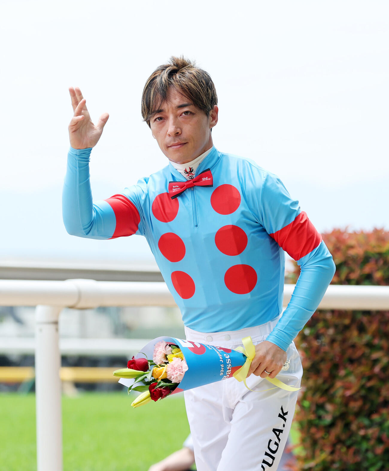 ダービージョッキー紹介に臨む川田将雅騎手（撮影・鈴木正人）