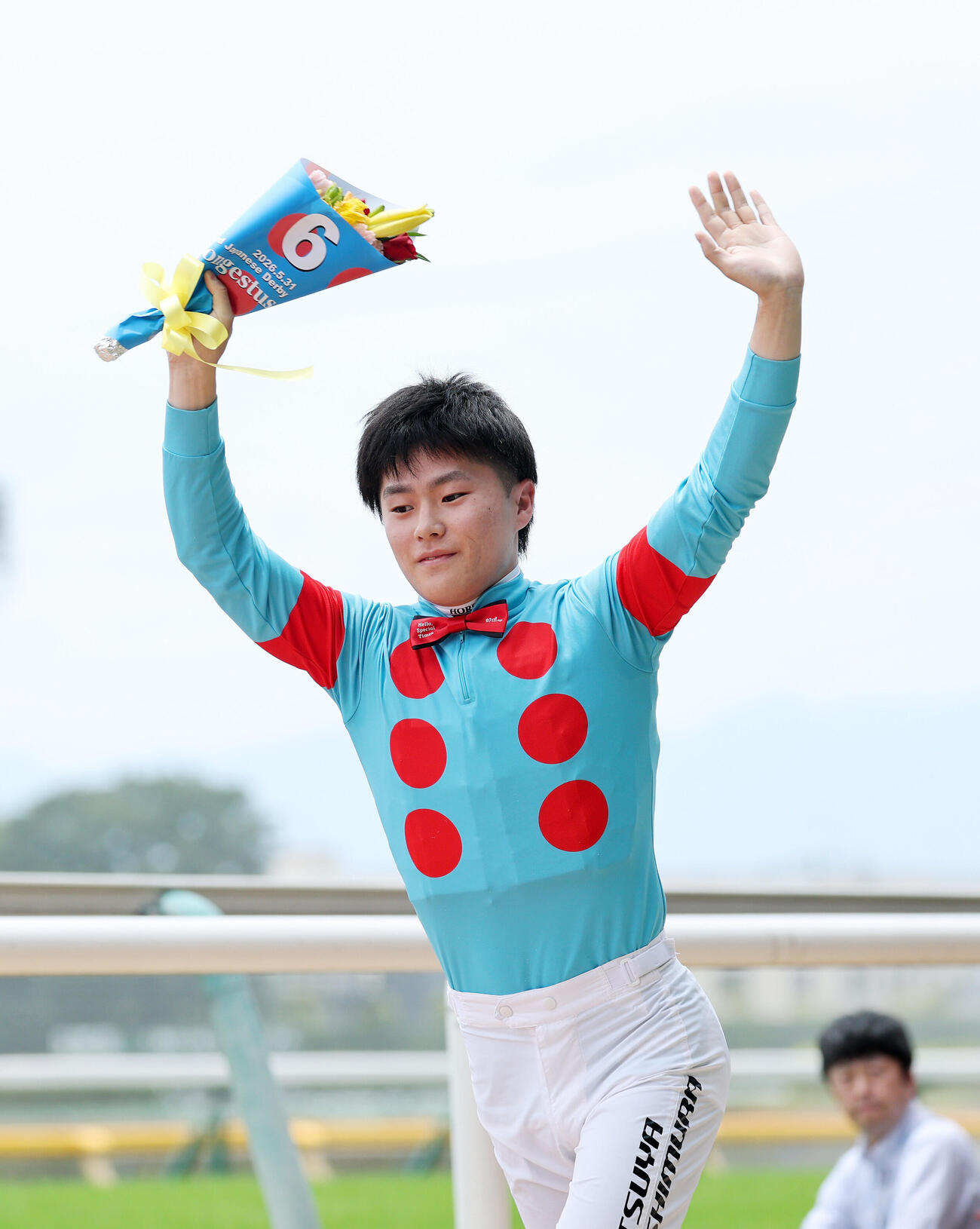 ダービージョッキー紹介に臨む西村淳也騎手（撮影・鈴木正人）
