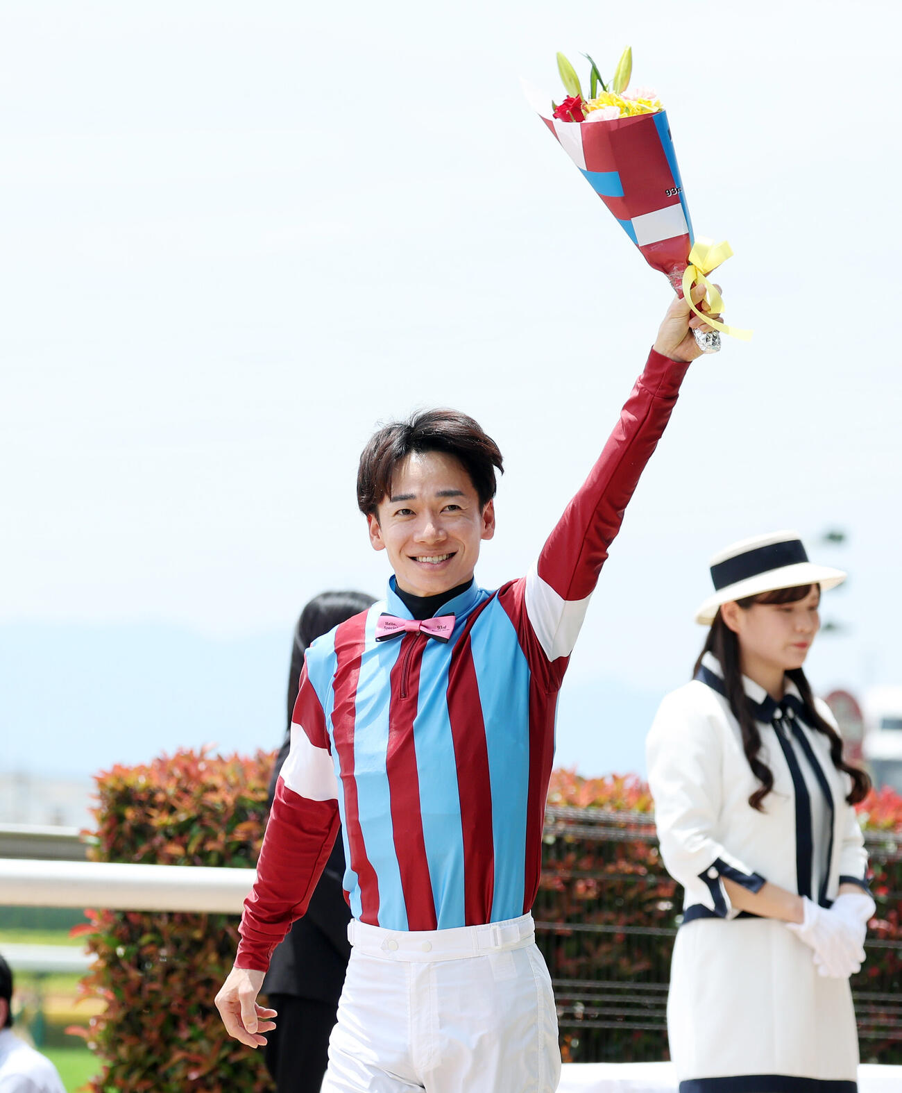 ダービージョッキー紹介に臨む松山弘平騎手（撮影・鈴木正人）