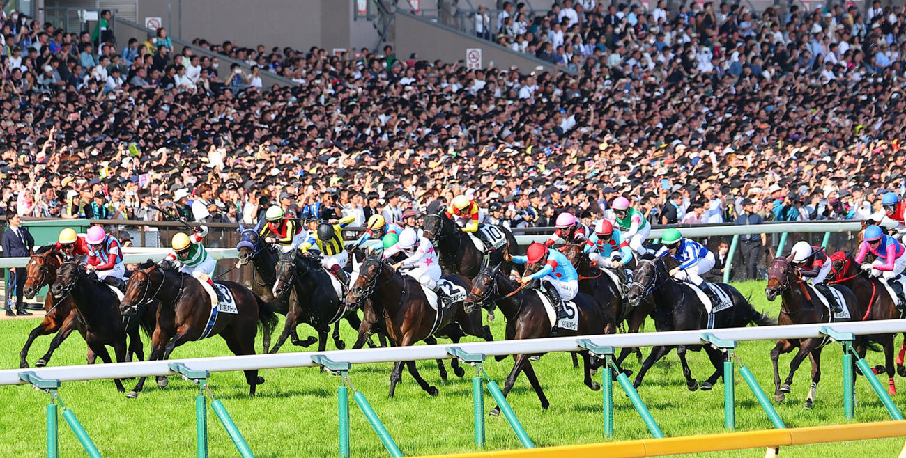 ダービー8着に敗れたライヒスアドラー（右端）（撮影・野上伸悟）