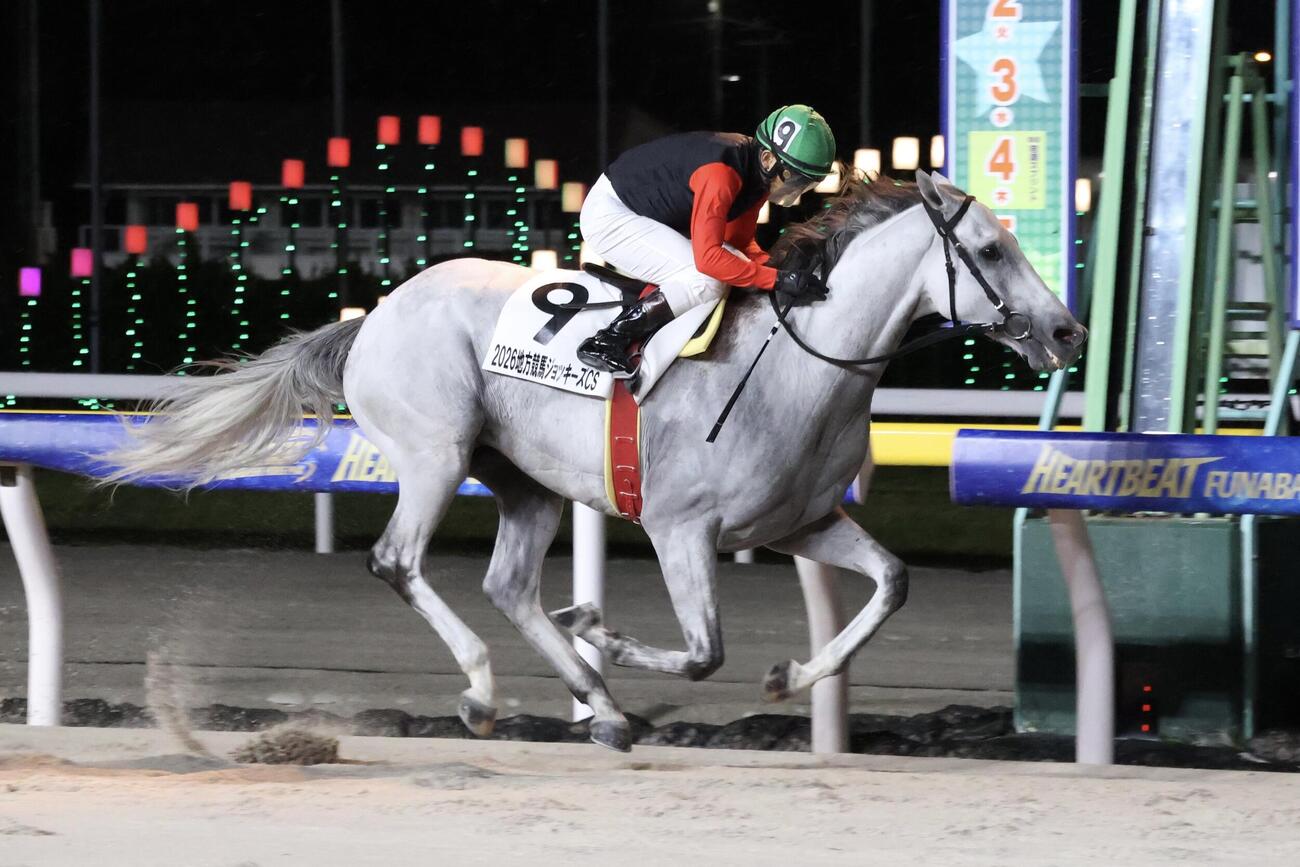 2日の地方競馬ジョッキーズCS第3戦をラップランドが勝ち騎乗した兵庫の吉村智洋騎手は逆転で総合優勝を決めた