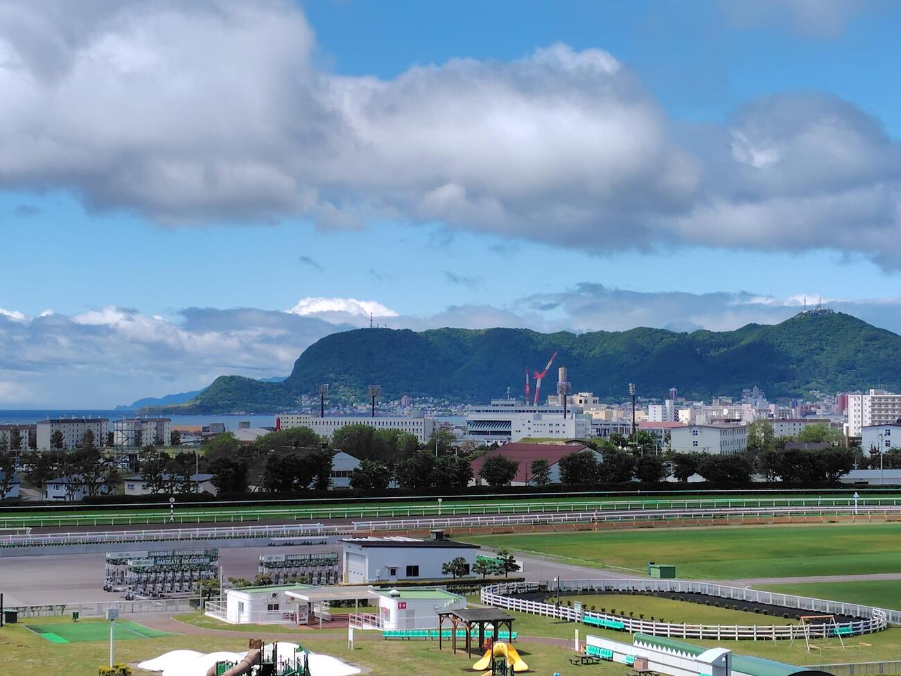 前日と違ってはっきり見える函館山