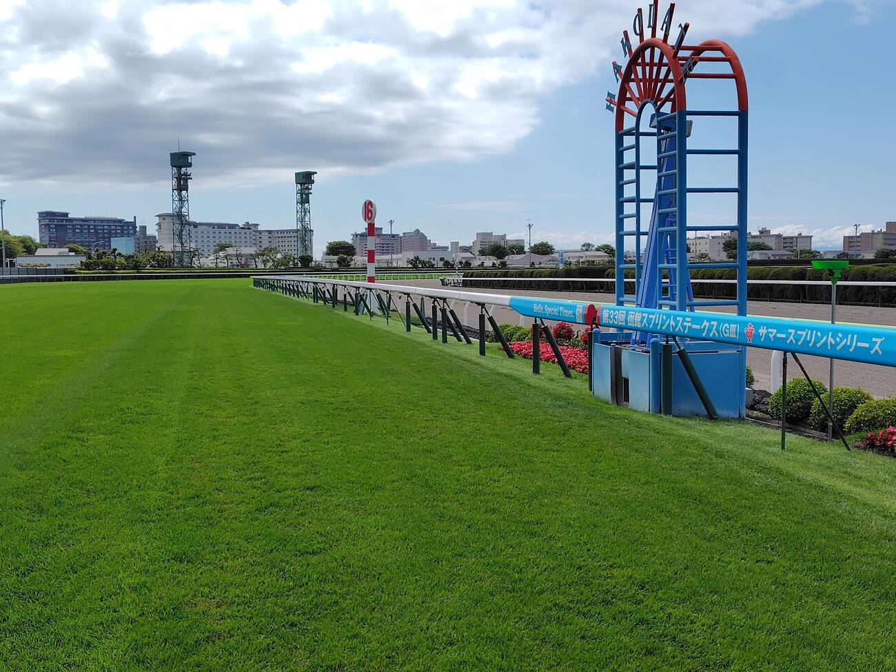 函館競馬場ゴール前