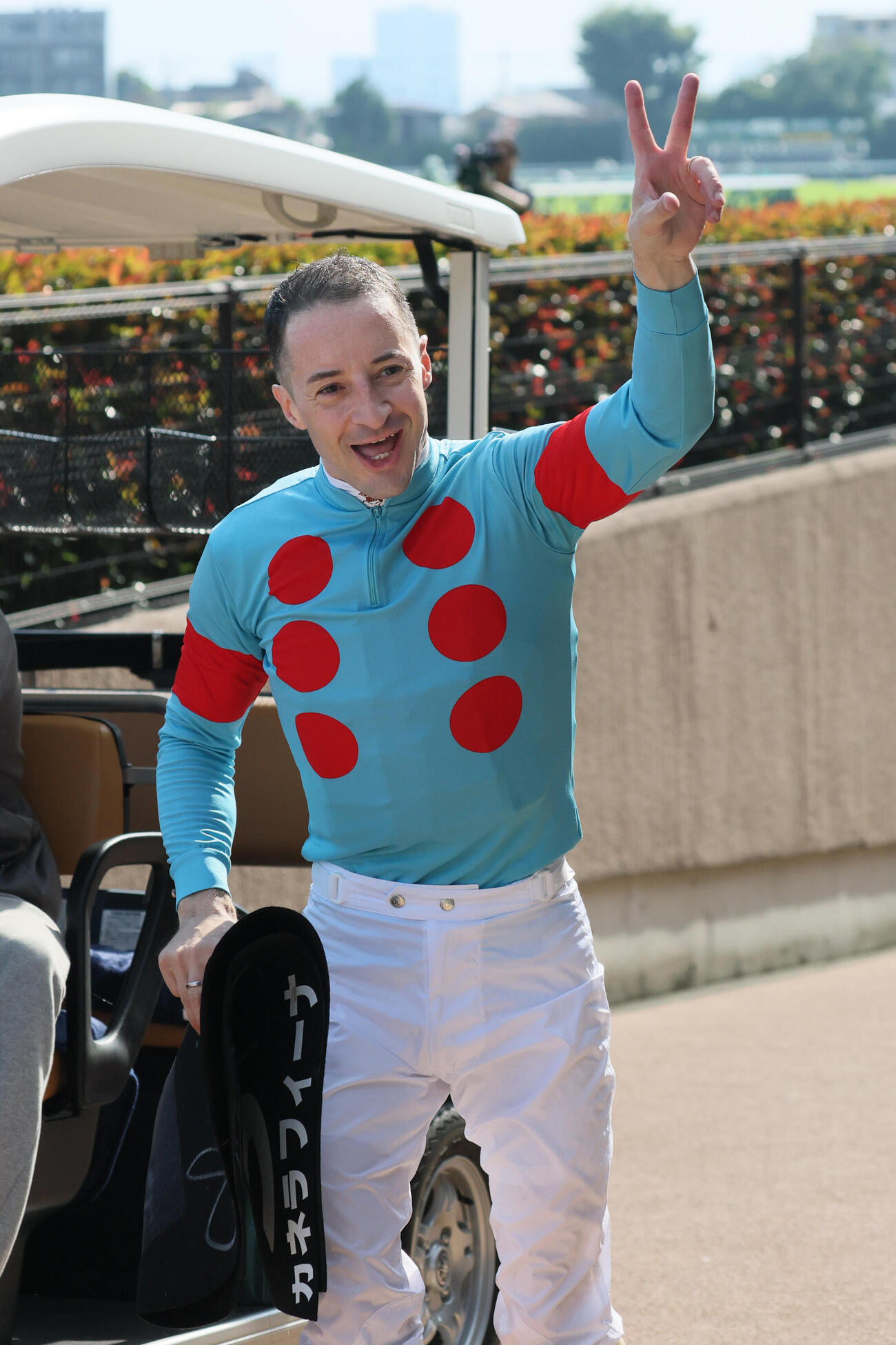 ジューンSをカネラフィーナで制してJRA通算2200勝を達成したC・ルメール騎手（撮影・丹羽敏通）