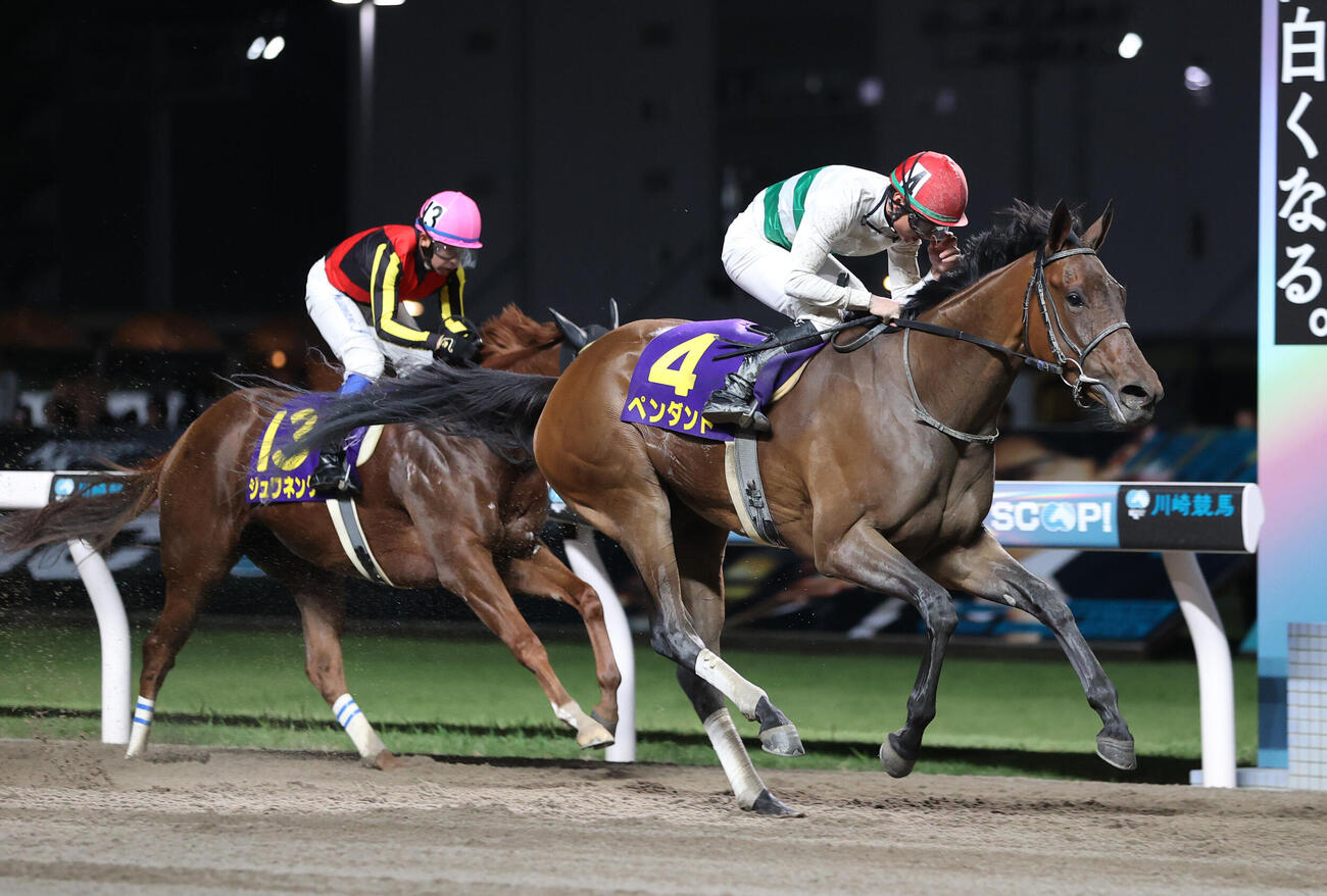 関東オークスを制したペンダント（右）、2着ジュワネング（撮影・柴田隆二）