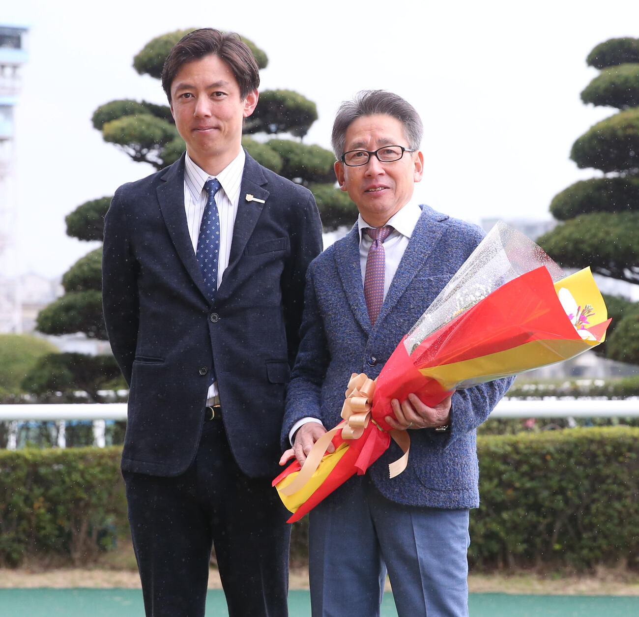 安田翔伍師（左）と父の安田隆行師（2024年3月3日撮影）