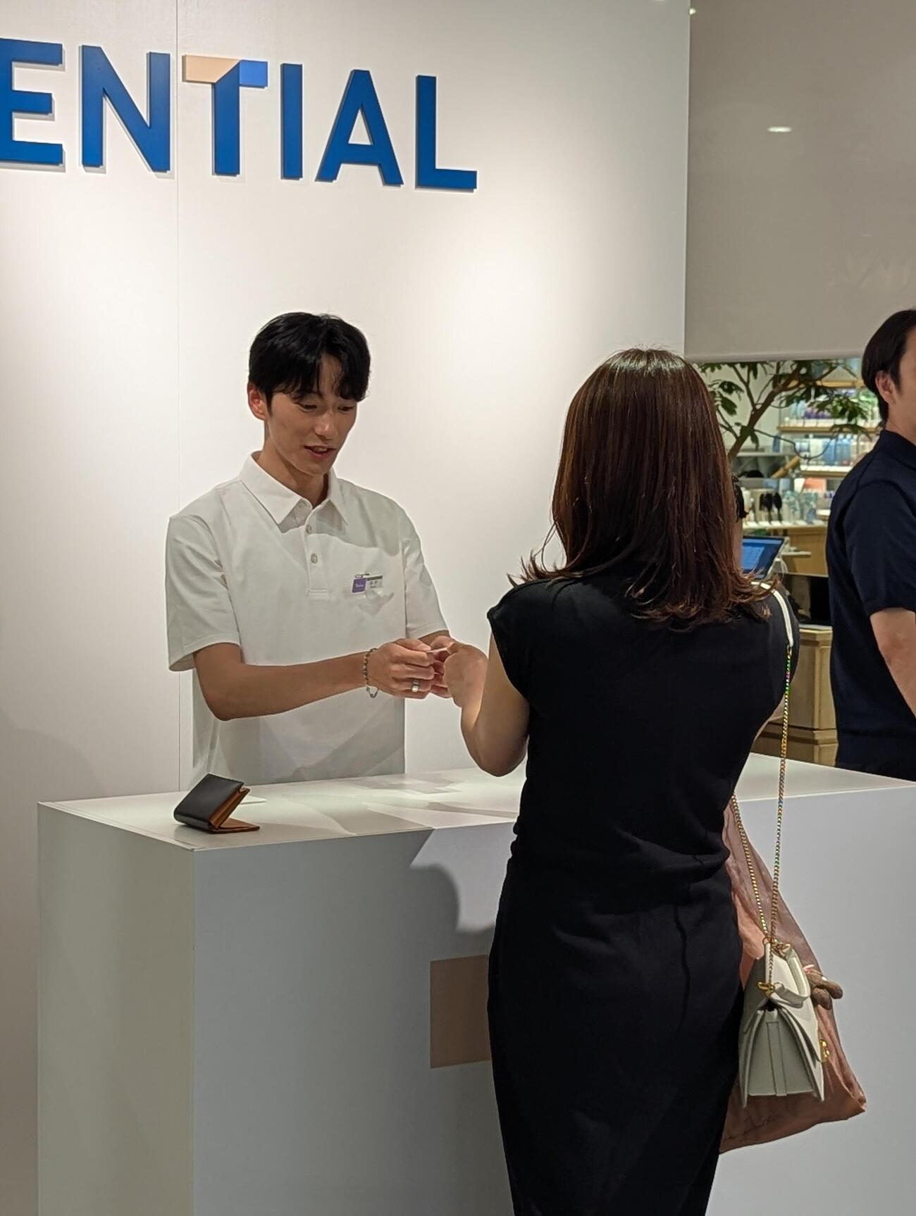 TENTIALの1日店長を務めた坂井瑠星騎手