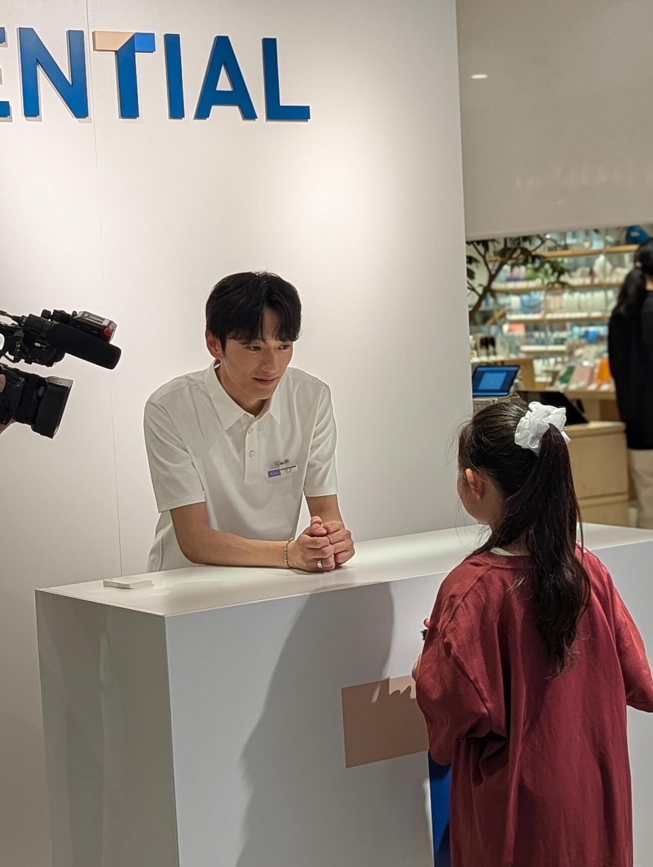 TENTIALの1日店長を務めた坂井瑠星騎手