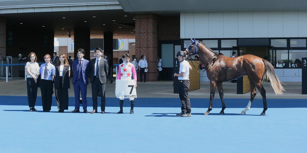 函館1R、2歳未勝利を制したダイシンドラゴン