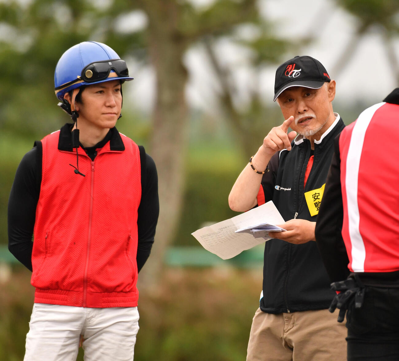 五十嵐雄祐騎手（左）と田村康仁調教師（2023年6月撮影）