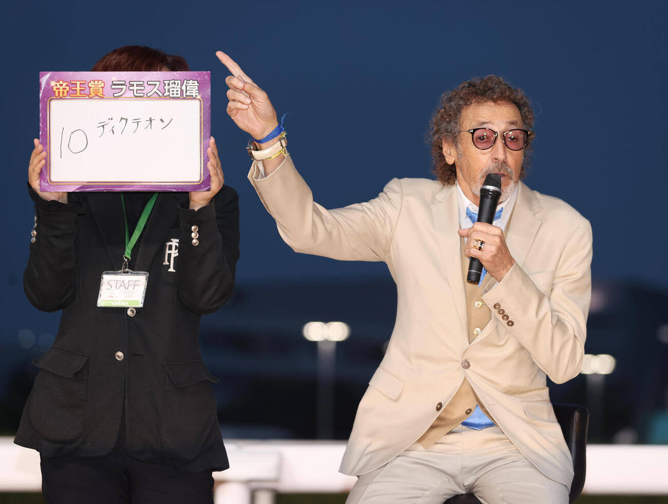 トークショーで注目馬はディクテオンと語るラモス瑠偉氏（撮影・柴田隆二）