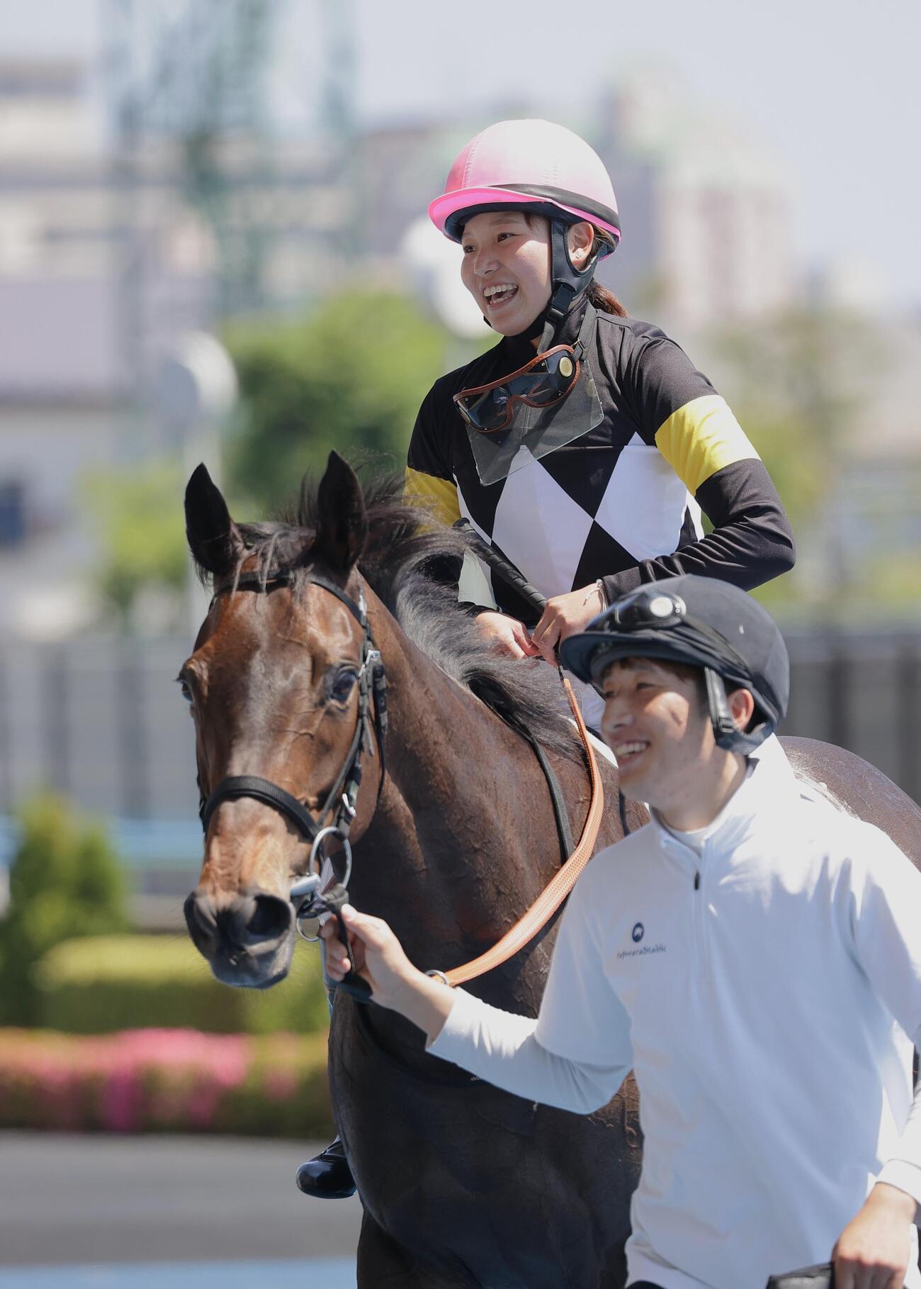 函館7R、ストレイトアスクで勝利を挙げた小林美駒騎手