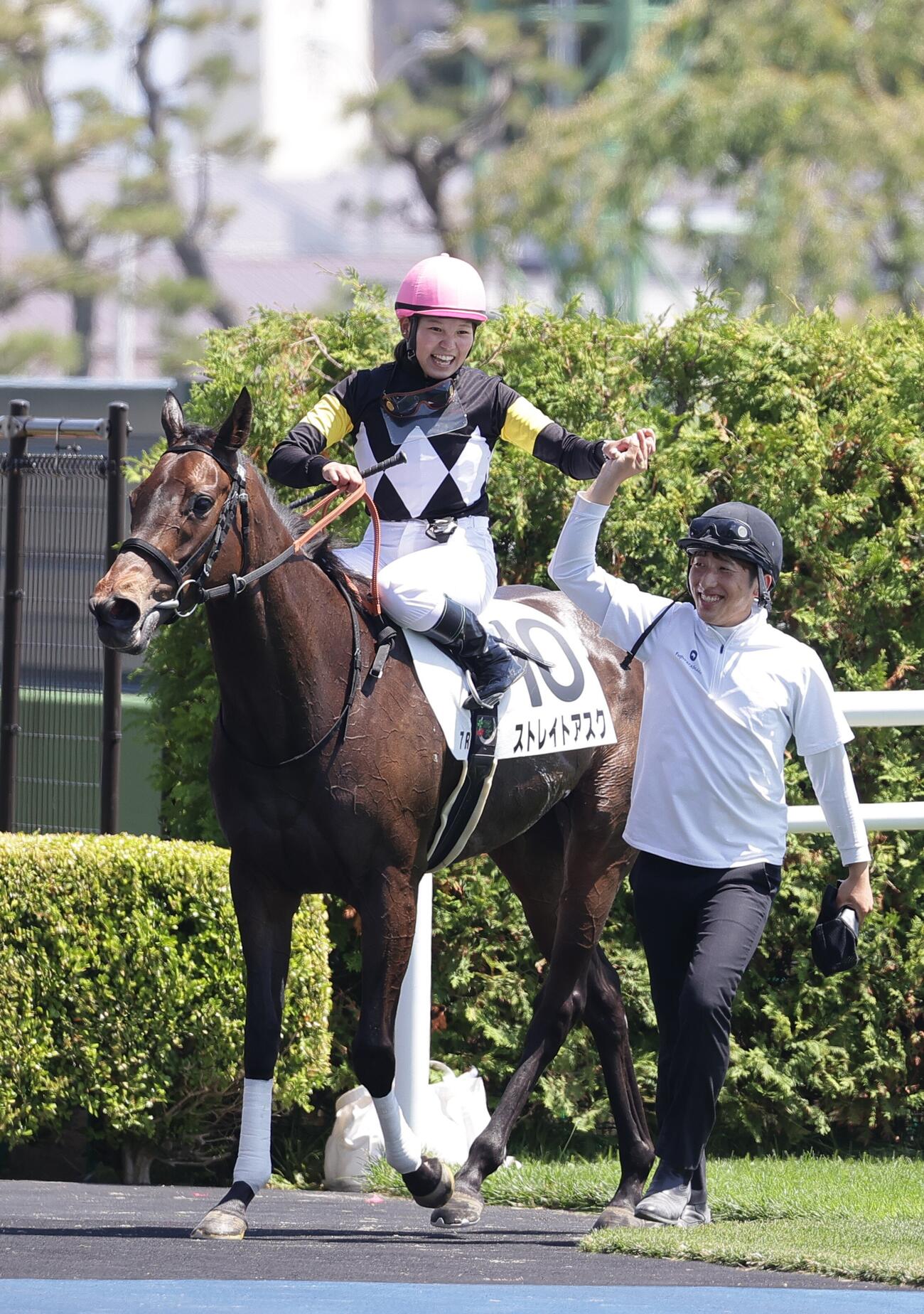 函館7R、ストレイトアスクで勝利を挙げた小林美駒騎手