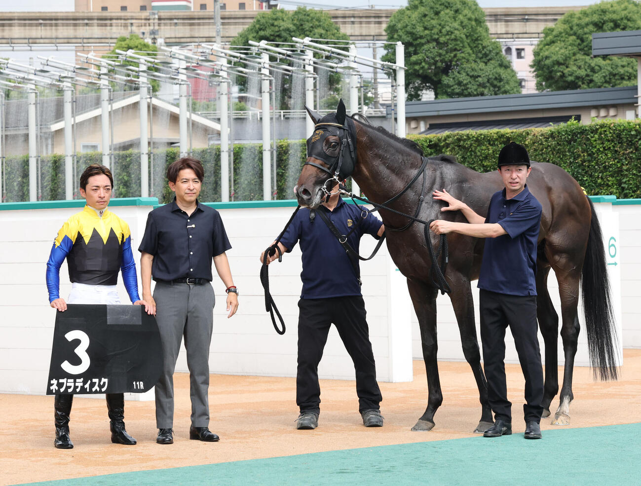 博多S制し口取りするネブラディスクと川田将雅騎手（撮影・梅根麻紀）
