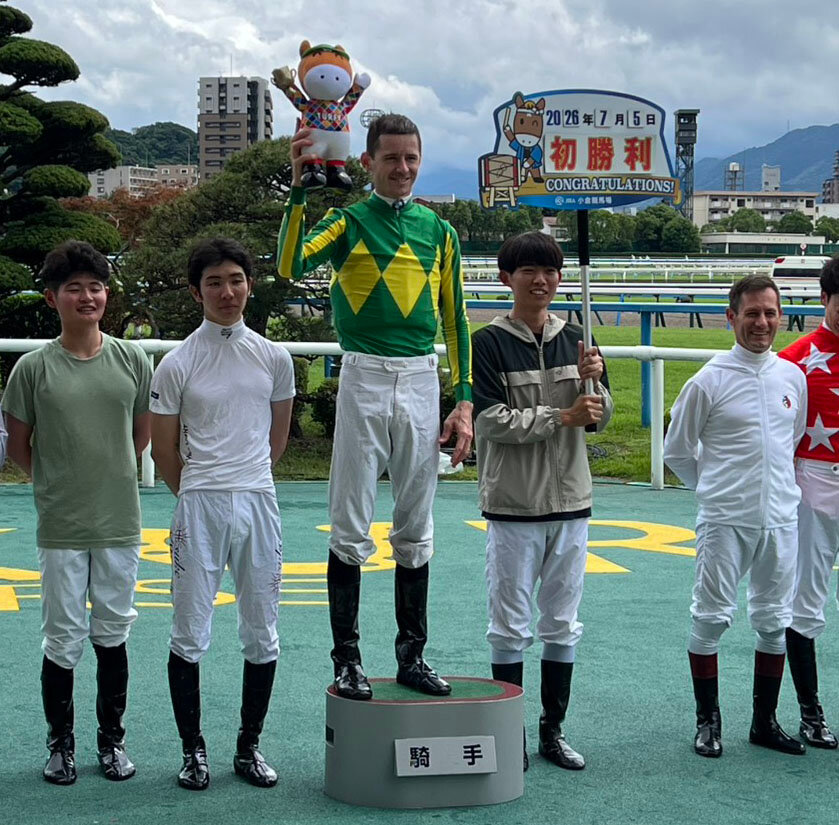 小倉8RでJRA初勝利を飾ったジェイソン・コレット騎手（撮影・梅根麻紀）