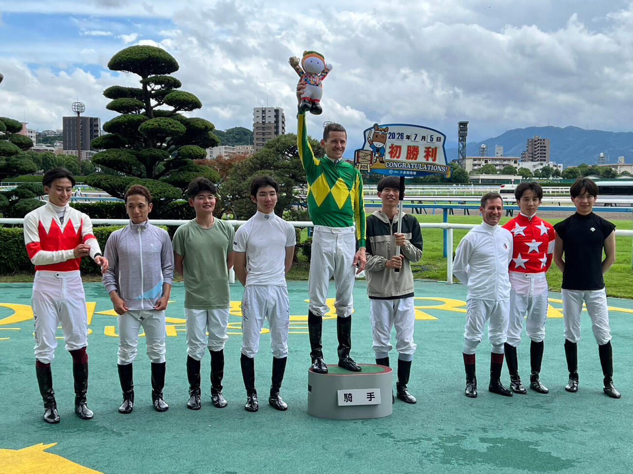 小倉8RでJRA初勝利を飾ったジェイソン・コレット騎手（撮影・梅根麻紀）