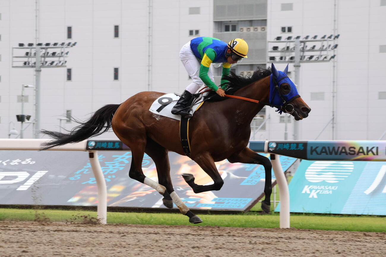 7日の川崎1Rをキタノチャンスが勝ち騎乗した川崎の新原周馬騎手は地方競馬通算200勝を達成