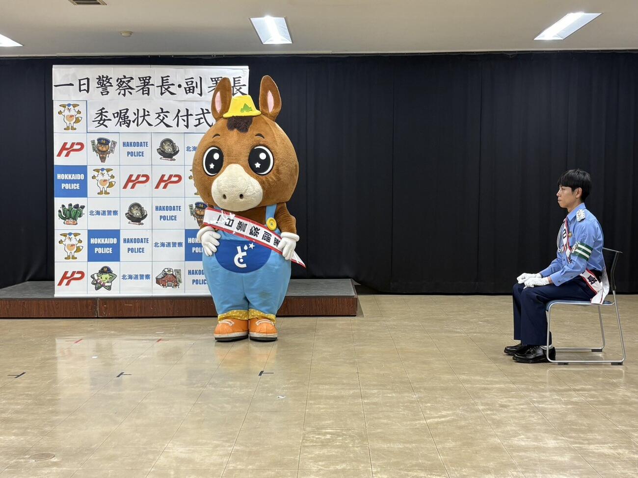 北村友一騎手が函館中央署の一日署長を務めた（撮影・木南友輔）