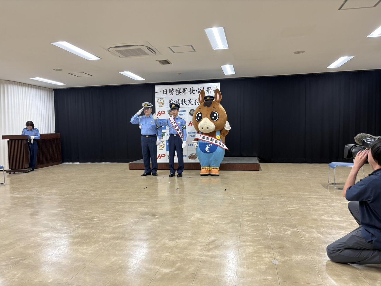 北村友一騎手が函館中央署の一日署長を務めた（撮影・木南友輔）